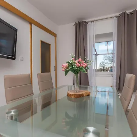 Four-bedroom In Podlug