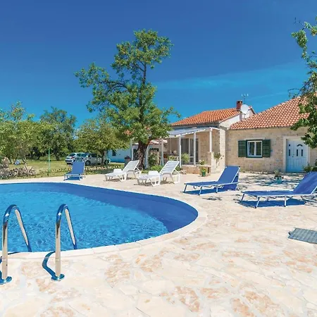 Hébergement de vacances Four-bedroom In *